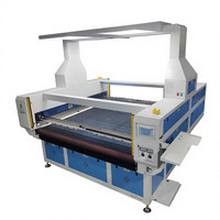Machine de découpe laser CO2 automatique à double tête, refroidie par eau, pour la découpe de maillots de bain en tissu sans bordure, avec convoyeur automatique intégré
