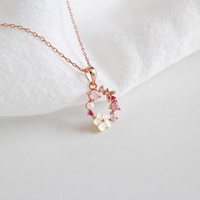Collier pendentif personnalisable en argent sterling 925 plaqué or rose, motif couronne de fleurs, avec mini papillon en oxyde de zirconium rose, bijoux raffinés