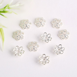 ลูกปัดรูปดอกไม้เคลือบทองสำหรับทำเครื่องประดับ DIY สร้อยข้อมือ สร้อยคอ ชิ้นส่วนประกอบเคลือบทอง 18K รูปทรงดอกพลัม - Product Image 3
