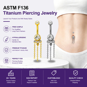 <span class=keywords><strong>Piercing</strong></span> de nombril en titane ASTM F136 avec grappe de pierres serties de zircone cubique et pendentif à trois chaînes à pampilles, Or Argent, Vente en gros - Product Image 1