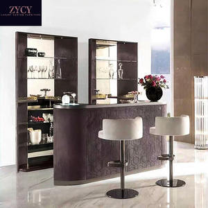 Juego de bar de vinos <span class=keywords><strong>con</strong></span> espalda abierta de primera calidad, <span class=keywords><strong>mesa</strong></span> de madera maciza, fregadero integrado, <span class=keywords><strong>nevera</strong></span>, taburetes giratorios de terciopelo de acero inoxidable, armario <span class=keywords><strong>con</strong></span> espejo, comedor - Product Image 4