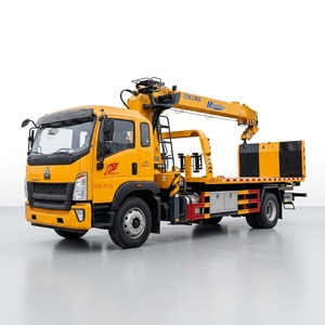 Camion de dépannage HOWO 4x2 avec grue hydraulique et plateau inclinable pour le récupération des véhicules en panne sur route - Product Image 1