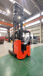 รถยกไฟฟ้าแบบ Reach Truck ขนาด 20-45 มม. - รับน้ำหนัก 3 ตัน แบตเตอรี่ตะกั่วกรด ยางโพลียูรีเทน สำหรับทางเดินแคบ ราคาสุดคุ้ม - Product Image 5
