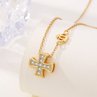 Collier pour femme en argent sterling 925 de haute qualité, croix couronne, moissanite VVS, plaqué or 18 carats, bijoux