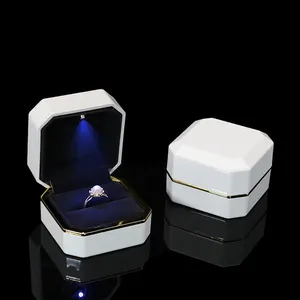 Эксклюзивный белый пластиковый эксклюзивный светодиодный свет ювелирных изделий обручальное кольцо коробка