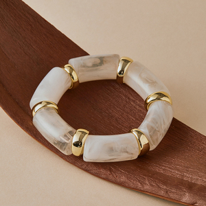Bracciale Elastico Boho Chic in Acrilico per Donne - Braccialetto Artigianale con Perline Dorate, Bracciale Estivo in Resina Colorata - Product Image 3