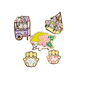 中国制造商高品质金属工艺礼品冲压镀金搪瓷翻领别针徽章 - Product Image 6