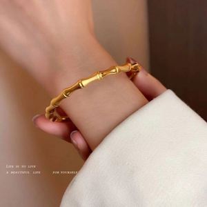 วาน ซีย่า รุ่น 2271 สร้อยข้อมือชุบทองแฟชั่นเรียบง่ายสำหรับผู้หญิง ไม่มีสี - Product Image 5