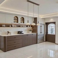 Meubles de cuisine modernes de luxe en panneaux de particules avec îlot, ensemble de placards minimalistes en MFC à grain de bois