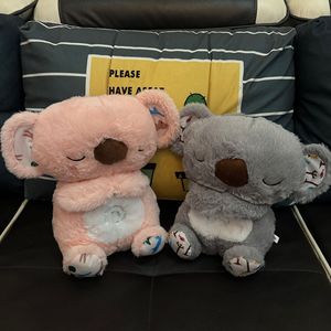 <span class=keywords><strong>Veilleuse</strong></span> musicale pour bébé, koala en <span class=keywords><strong>peluche</strong></span> douce, avec chansons apaisantes et mouvements respiratoires motorisés, rembourrée en coton PP - Product Image 1