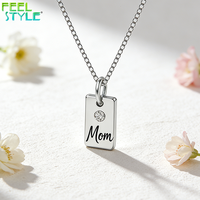 Cadeau pour la fête des mères, collier avec fleurs incrustées de zircon, plaqué or PVD, acier inoxydable 316L, pendentif rectangulaire avec plaque nominative