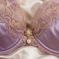 Ensemble de lingerie pour femme en dentelle française or champagne, soutien-gorge à armatures à couvrance complète, culotte hipster en dentelle lavande, broderie et pendentif perle dorée