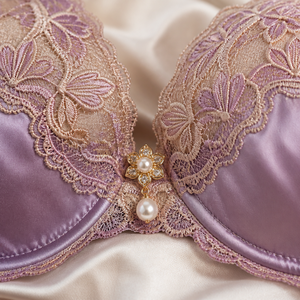 Ensemble de lingerie en dentelle française couleur champagne pour femmes, soutien-gorge et culotte en dentelle lavande, pendentif en or perlé, luxe nuptial - Product Image 5
