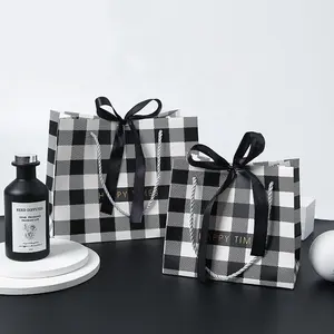 Luxury Black And White Checked Gift Paper Bags Whole Sale Garments Paper Bags With Ribbon