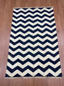 Tapis en coton tissé à la main, motif puzzle audacieux noir et crème, écologique, lavable, antidérapant, moderne, doux, décoratif, pour la maison - Product Image 2