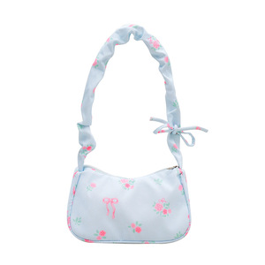 Sac à bandoulière en mousseline de soie à motif floral frais pour femme, sac à main décontracté avec détail nœud bleu clair - Product Image 1