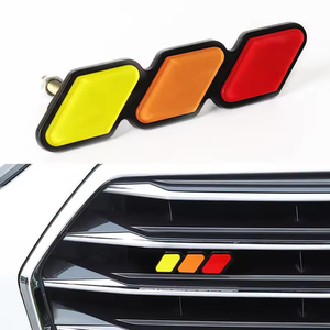 Calcomanía frontal todoterreno reflectante decorativa para coche, emblema de insignia de rejilla frontal tricolor - Product Image 4
