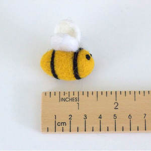 Guirlande pompons en laine pour enfants, décor DIY, forme artisanale, noir et jaune, rvb, DIY - Product Image 3