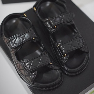 Sandalias de diseñador de lujo para mujer, sandalias deslizantes de cuero genuino con doble hebilla, sandalias planas negras antideslizantes a la moda para verano - Product Image 2