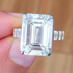 Anello con Cristallo Taglio Quadrato per Donne, Elegante Accessorio Minimalista per Uso Quotidiano e Feste - Product Image 4