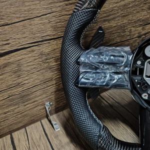 <span class=keywords><strong>Volant</strong></span> avec design en fibre de carbone LED en forme de libellule compatible avec <span class=keywords><strong>Mercedes</strong></span> Benz <span class=keywords><strong>Classe</strong></span> <span class=keywords><strong>C</strong></span> E W213 <span class=keywords><strong>W203</strong></span> W205 - Product Image 2