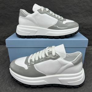 Zapatos de Diseñador con Amortiguación de Cuero Brillante en Color Contrastante, Suela Gruesa, Adecuados para Uso Casual, Transpirables, para Mujer - Product Image 1