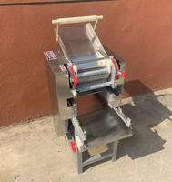 Machine à pâtes automatique verticale en acier inoxydable avec moteur pour usage en restaurant, équipement de fabrication de pâtes à haute efficacité