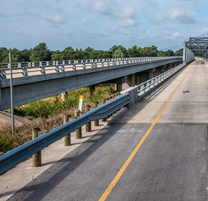 Barandilla de seguridad de tres vigas para puentes y seguridad vial, suministro directo de fábrica en China - Product Image 2