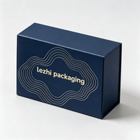 Caja de Regalo Magnética Plegable al por Mayor, Laminación Negra Mate, Impresión en Relieve, Papel de Arte, Estilo Carpeta
