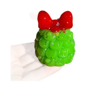 Juguete Antiestrés de Silicona con Forma de Mini Árbol de Navidad y Lazo - Juguete de Mano Suave para Aliviar el Estrés, Diseño Festivo para Niños, Regalo Navideño - Product Image 4