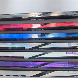 Venta al por Mayor de Palos de Hockey sobre Hielo de Fibra de Carbono 8 Pro de Alta Calidad, Personalizables, en Blanco, 165 cm, 350-380 g - Product Image 1