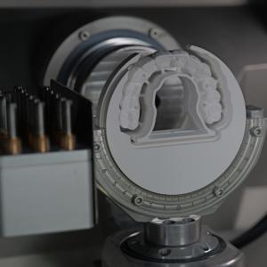 Sistema CAD CAM Dental Avanzado Yucera Pro, Fresadora de 5 Ejes para Corte de Zirconia y Metal, Equipo de Laboratorio - Product Image 2