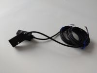 Sensor Proximitas Induktif E2EQ-X15X1-M1J Akurasi Tinggi Deteksi Logam Otomasi Industri Baru Original dan Harga Menarik