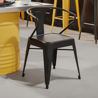 Ensemble de tables de restaurant modernes en fer avec logo personnalisé et design fût d'huile, mobilier de salle à manger pour hôtels et magasins de marque