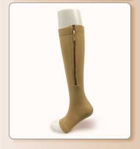 Calcetines médicos <span class=keywords><strong>de</strong></span> compresión con cremallera, calcetines <span class=keywords><strong>de</strong></span> compresión hasta la rodilla 15-20 MmHg para mujeres y hombres, calcetines <span class=keywords><strong>de</strong></span> soporte con punta abierta para varices - Product Image 1