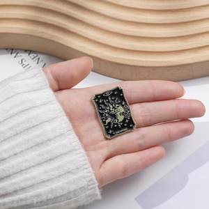 Bros Pin Enamel Tarot Bentuk Bintang, Jam Matahari, Bulan, Gaya Gothic Hitam Kotak, Bahan Alloy Punk - Product Image 3