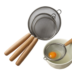 Lot de 3 passoires de cuisine en maille, écumoire à <span class=keywords><strong>huile</strong></span> en acier inoxydable avec manche en bois, filtre à farine, outil de pâtisserie - Product Image 1