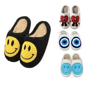 Muestra disponible Cozy Microterry Casa de Navidad de moda Cómodas zapatillas de cara sonriente para el hogar para mujeres
