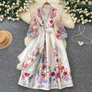 Robe de vacances florale vintage française à col en V et taille nouée, coupe trapèze, pour femme, vente en gros fabricant - Product Image 1