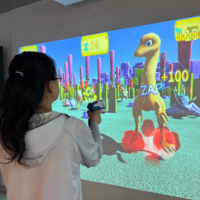 Système de jeu de tir mural intérieur avec pistolets laser infrarouges alimentés par batterie et effets sonores et lumineux