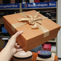 Kotak Hadiah Hamper Kardus Kertas Oranye High-End Custom dengan Tutup dan Alas, Tebal 2mm, Embos dengan Pita