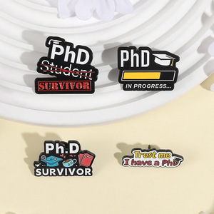 Design creativo di <span class=keywords><strong>dottorato</strong></span> di laurea da Bachelor spilla con lettera personalizzata <span class=keywords><strong>per</strong></span> laurea stagione distintivo di abbigliamento Versatile - Product Image 2