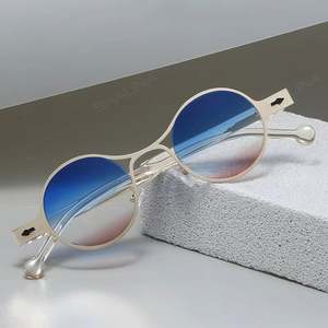 Lunettes de soleil rondes rétro 2025 personnalisables avec logo, monture fine, verres dégradés UV400, rivets, style punk, pour hommes et femmes - Product Image 3