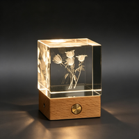 Lampe de table LED avec base en bois alimentée par USB, cube en cristal K9 gravé au laser 3D, motif lune, décoration d'intérieur