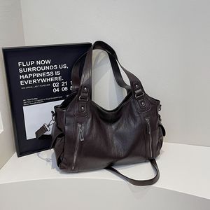 Sac à bandoulière en PU grande taille, couleur unie, texture simple, imperméable, avec fermeture éclair, pour femmes, vente en gros - Product Image 6
