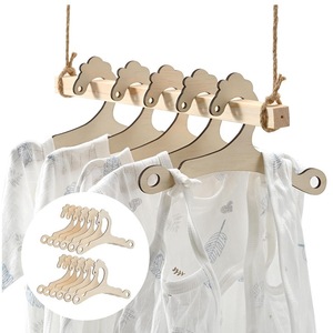 Cintre en bois écologique pour vêtements de nouveau-né, type crochet, pour placard de bébé et idéal comme cadeau - Product Image 2