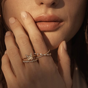 Anillo Delicado Apilable LYBURCHI de Plata de Ley 925 con Baño de Oro de 14K/18K y Piedras de Circonita Cúbica Marquise Cruzadas para Mujer - Product Image 3