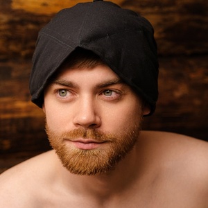 Chapeau de sauna en coton biologique à base de plantes naturelles de sapin noir, accessoire de spa, idéal pour la relaxation en hammam et le bain. - Product Image 3