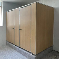 Brikley Diseño moderno 12mm HPL Panel Inodoro Cubículo Impermeable Grano de madera Ducha Partición para urinarios públicos