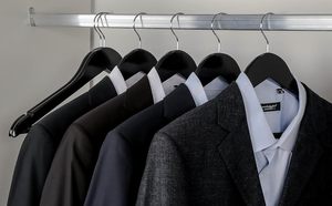 Prix d'usine Lot de 30 pantalons de manteau Cintres en bois noir pour le haut et le bas - Product Image 6